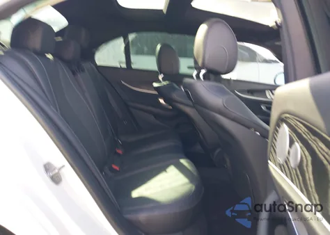 2018 Mercedes-Benz E 300 z USA, uszkodzony, nr VIN WDDZF4JB5JA345152